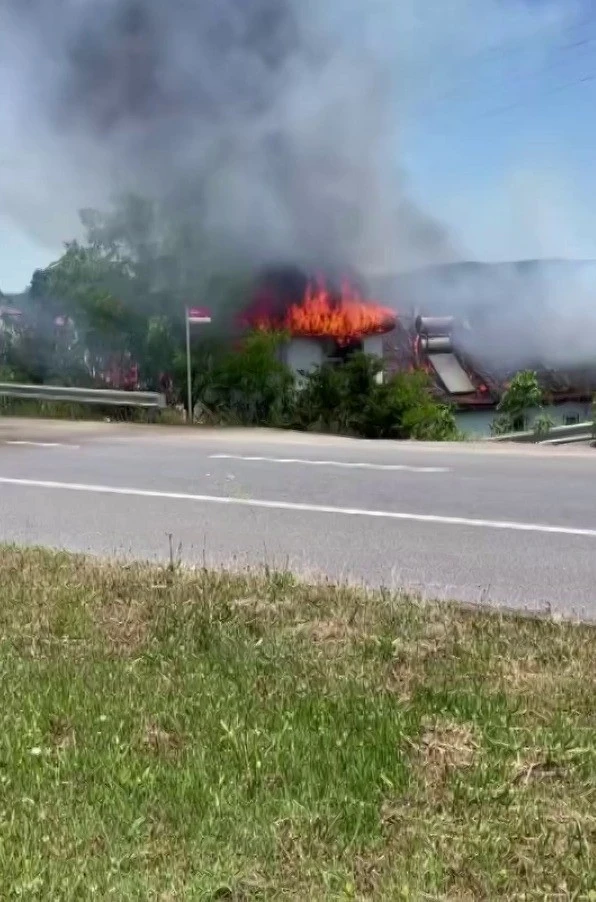Sakarya’da bir ev alev topuna döndü
