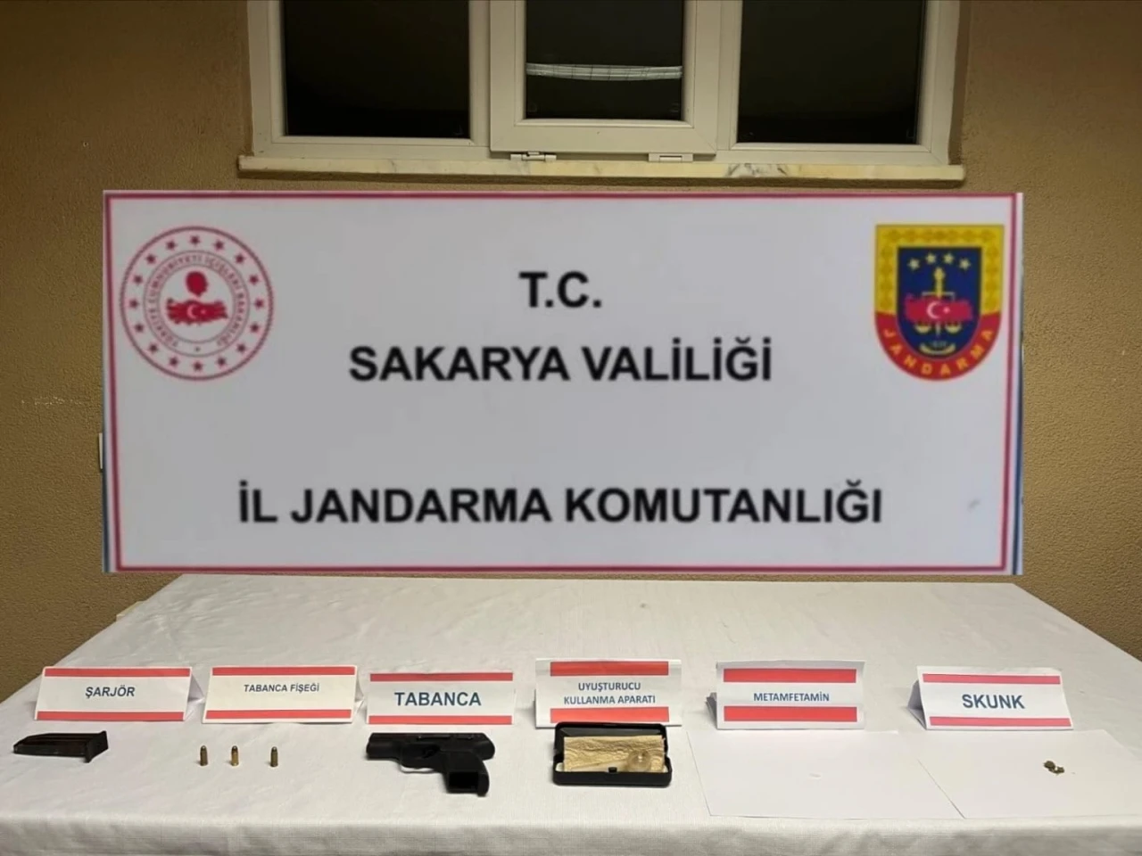Sakarya&rsquo;da jandarmadan uyuşturucuya ge&ccedil;it yok: 2 şahıs tutuklandı
