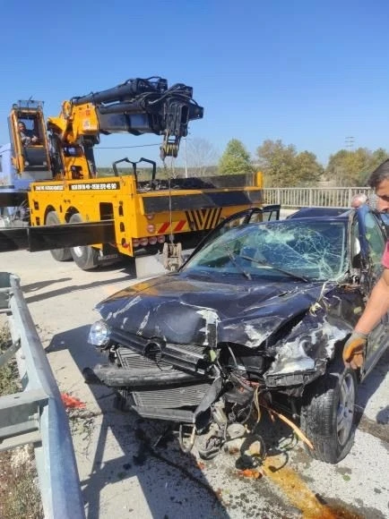 Sakarya’da kontrolden çıkan otomobil dere yatağına düştü: 1 yaralı

