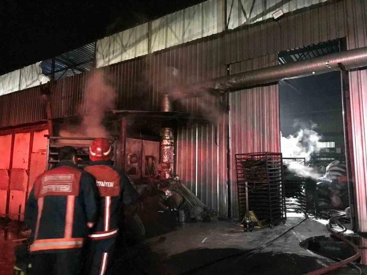 Sakarya’da mangal kömürü üretim tesisinde yangın
