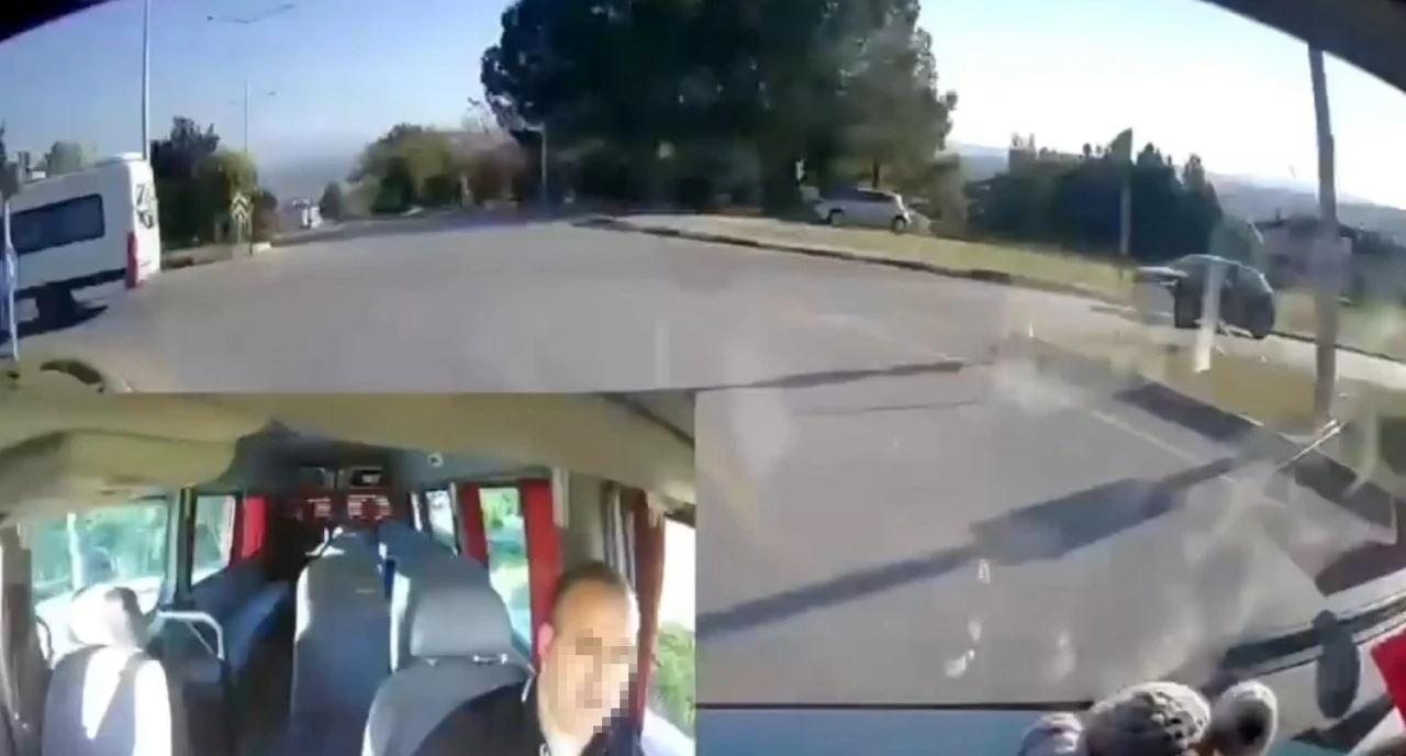 Sakarya&rsquo;da savcı ile minib&uuml;s şof&ouml;r&uuml;n&uuml;n trafikteki kavgası kamerada
