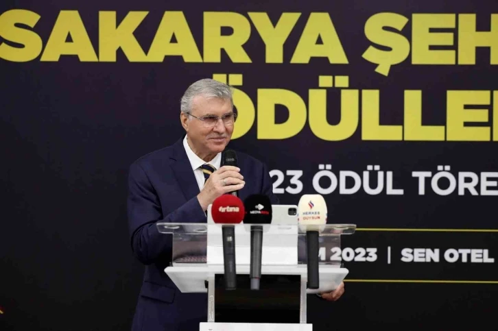 Sakarya&rsquo;nın yarınlarına ışık tutacak, yenilik&ccedil;i gen&ccedil;lik projeleri &ouml;d&uuml;llerini aldı
