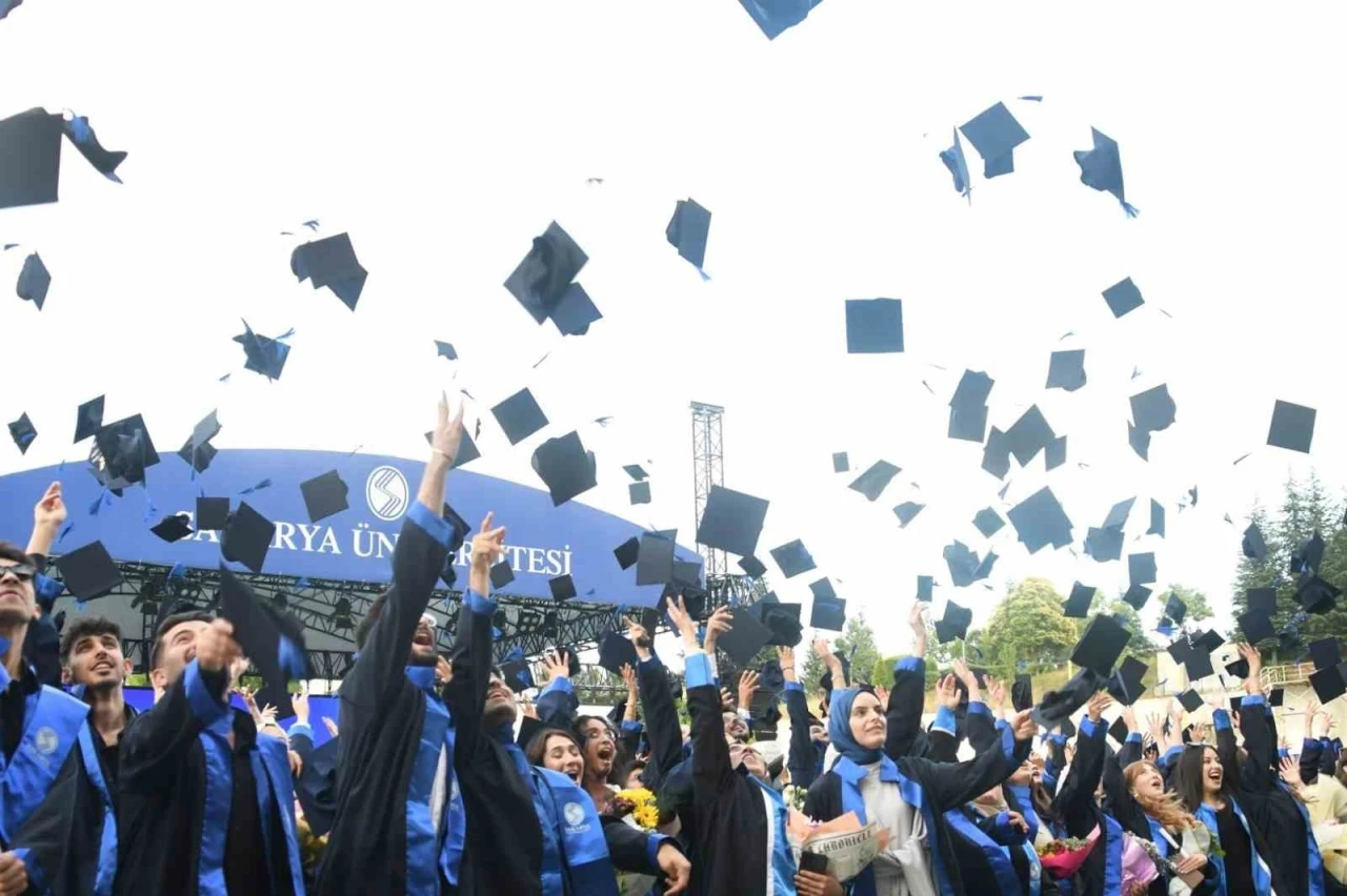 Sakarya Üniversitesi’nde mezuniyet coşkusu
