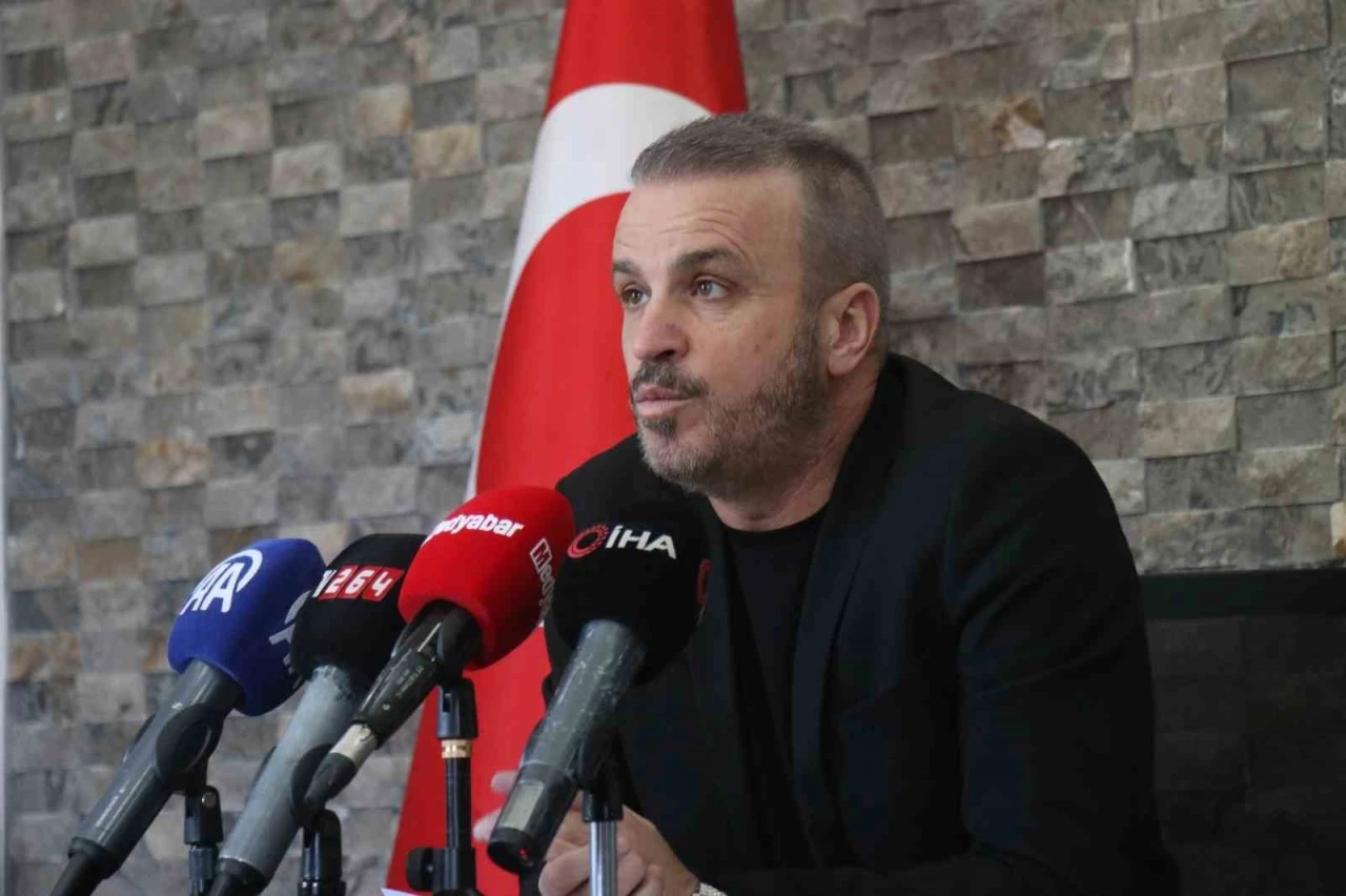 Sakaryaspor Başkanı Cumhur Genç, kulübün mali tablosunu açıkladı
