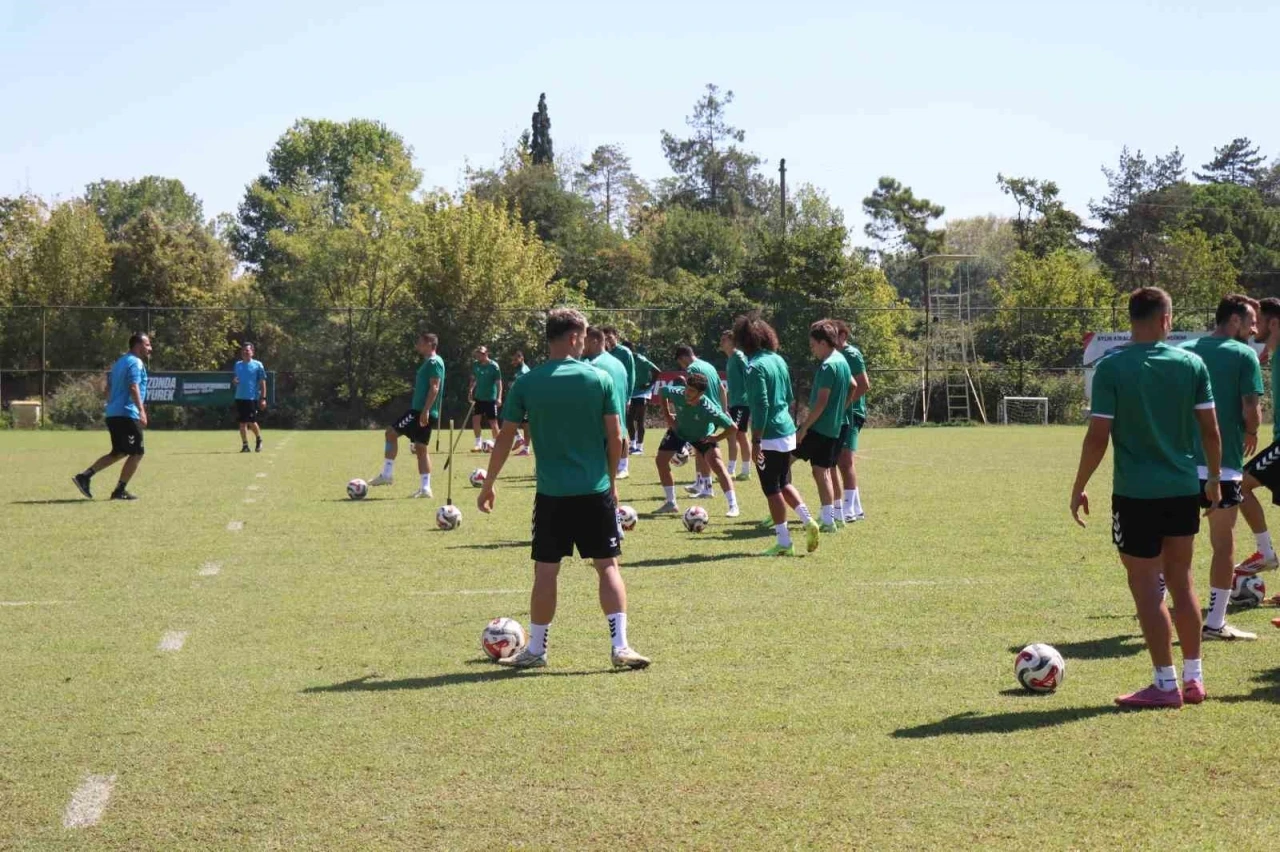 Sakaryaspor, Erzurumspor FK mesaisinde
