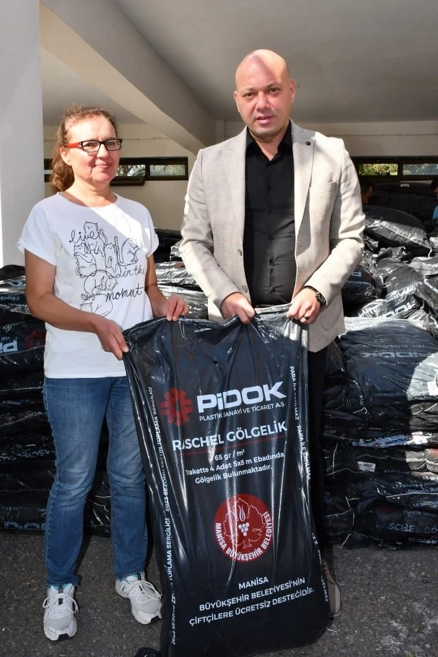 Salihli&rsquo;de 500 &uuml;reticiye 2 bin zeytin toplama &ouml;rt&uuml;s&uuml;
