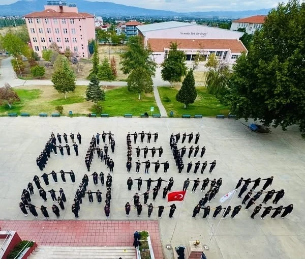 Salihli’de gençlerden Gazze’ye destek
