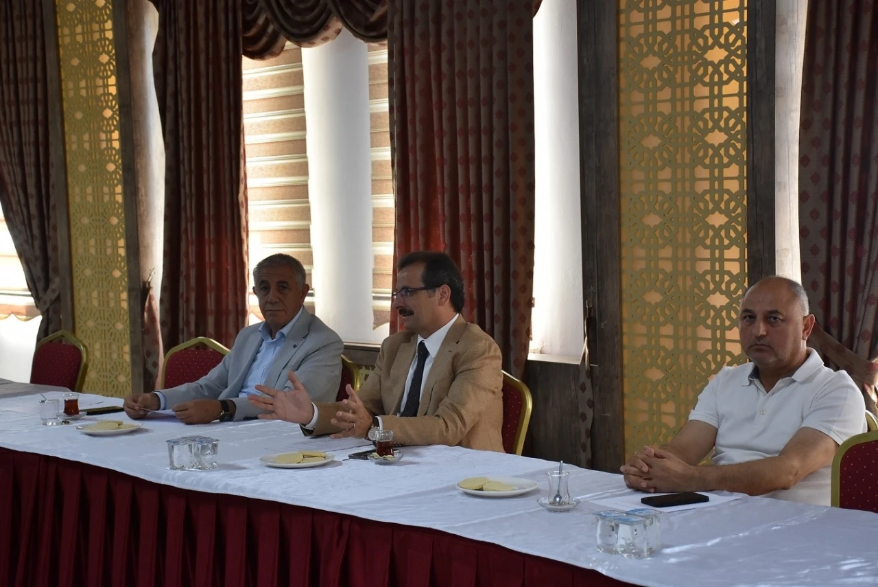 Salihli&rsquo;de K&uuml;lt&uuml;r ve Sanat Vakfı i&ccedil;in kritik toplantı
