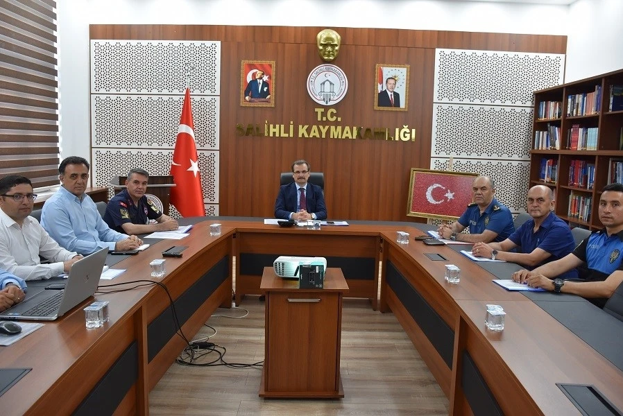 Salihli&rsquo;de metruk binalara ge&ccedil;it yok

