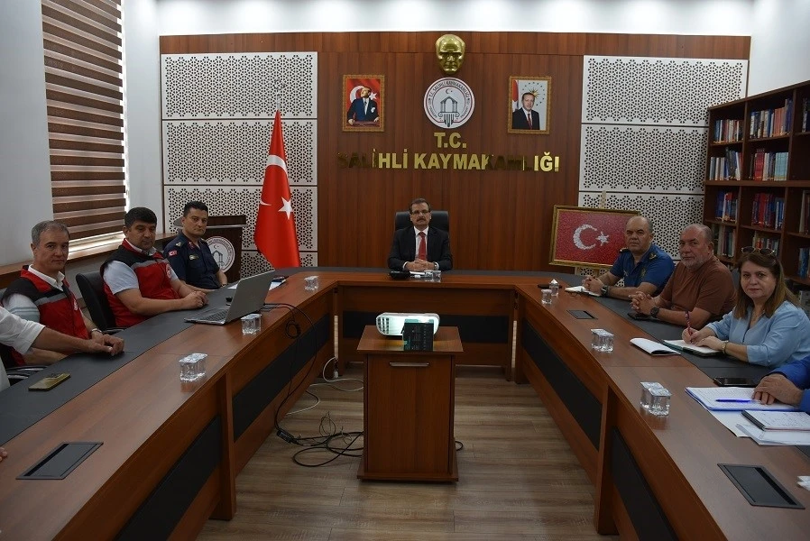 Salihli&rsquo;de mevsimlik tarım iş&ccedil;ilerinin sorunları masaya yatırıldı
