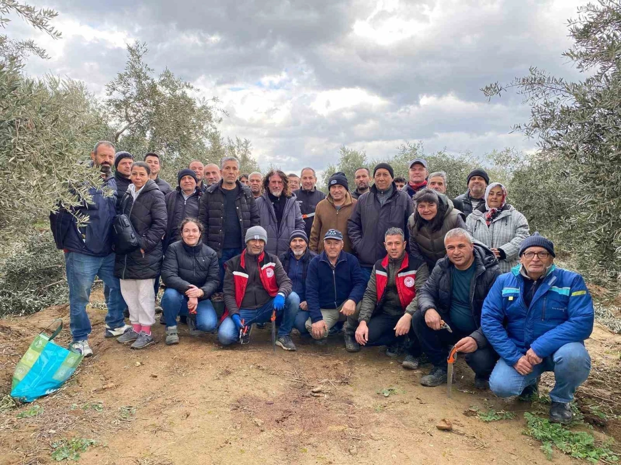 Salihli&rsquo;de &uuml;reticilere &uuml;cretsiz budama kursuna yoğun ilgi
