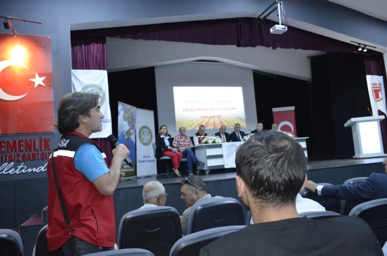 Salihli’deki toplantıda ‘Üzümdeki kalıntı’ masaya yatırıldı
