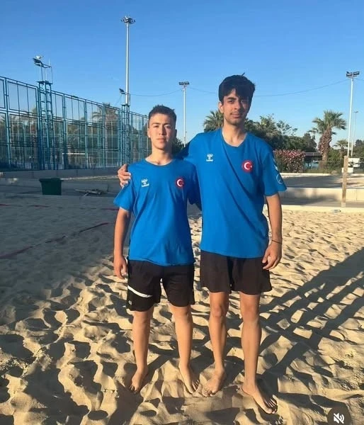 Salihli, Hentbol Milli Takımına 2 sporcu gönderdi
