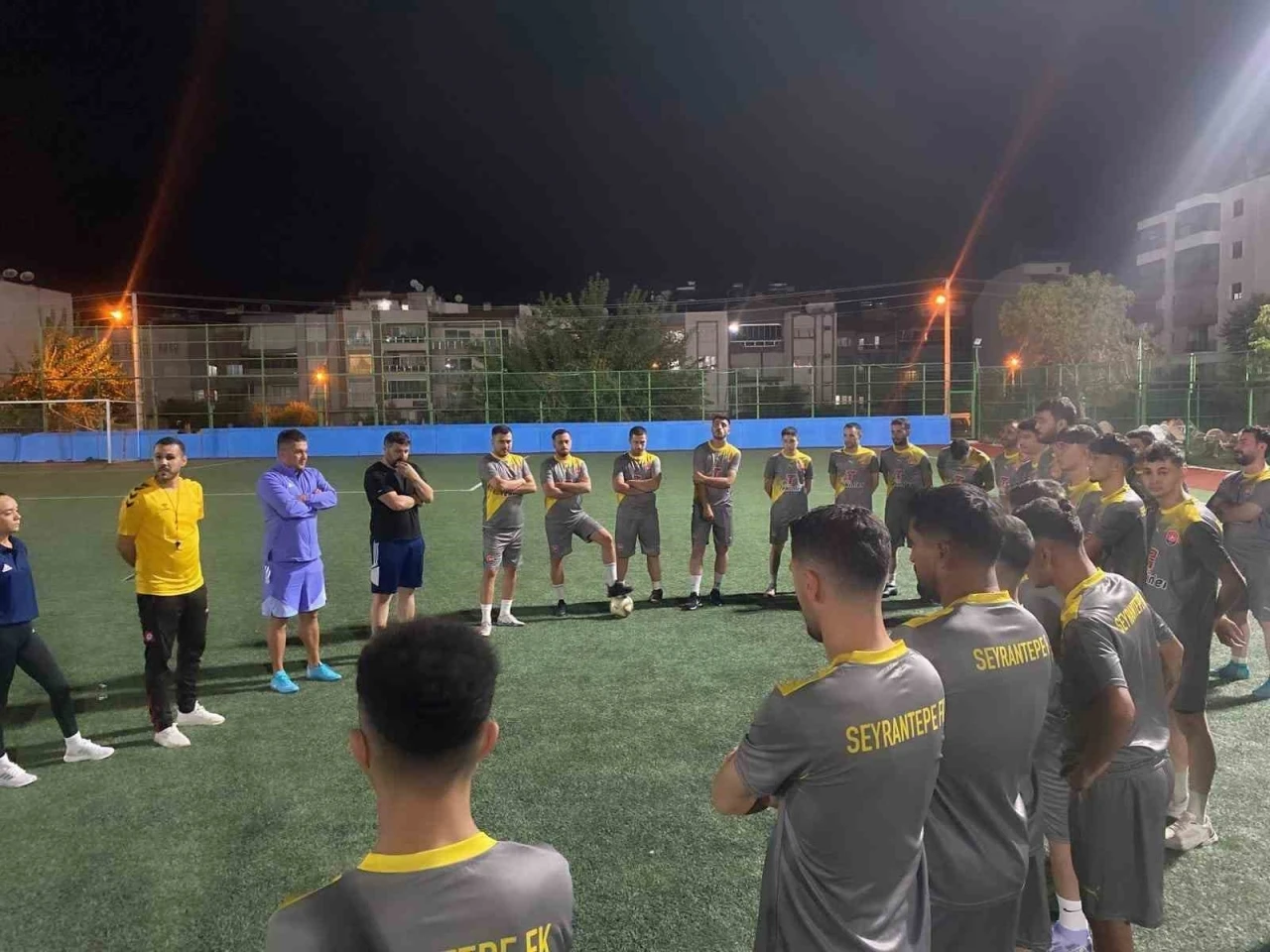 Salihli Seyrantepespor sahaya indi

