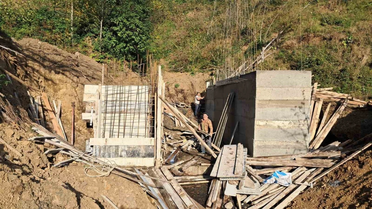 Salıpazarı’nda riskli bölgeye müdahale
