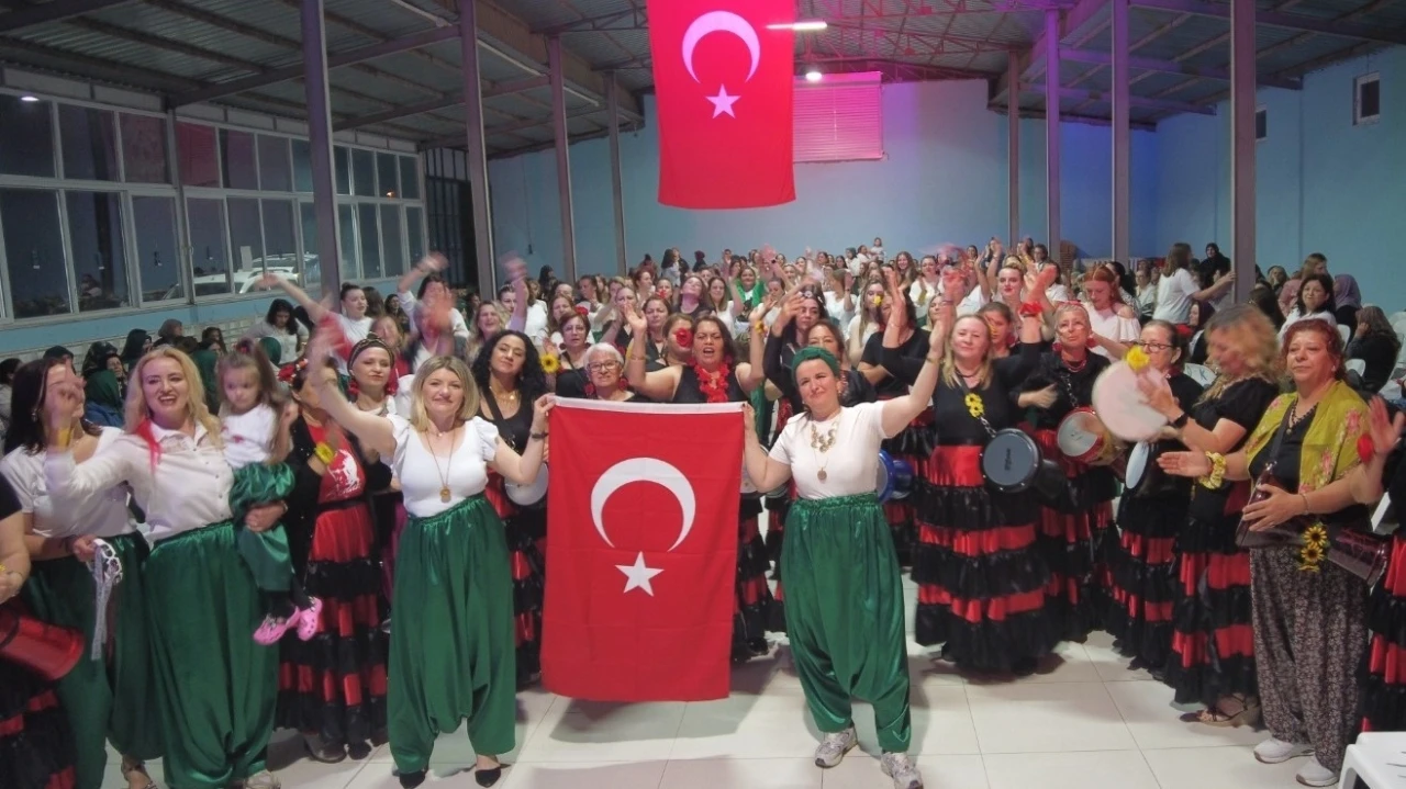 Şalvar gecesinde 19 Mayıs coşkusu
