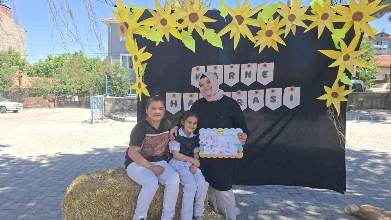 Saman balyalı karne hatırası panosu
