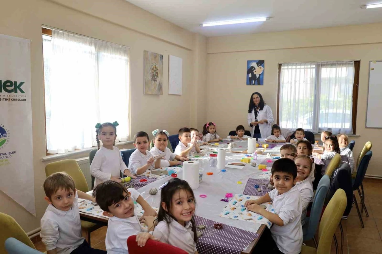 SAMEK at&ouml;lyelerinde minikler seramikle, gen&ccedil;ler tezhiple tanıştı
