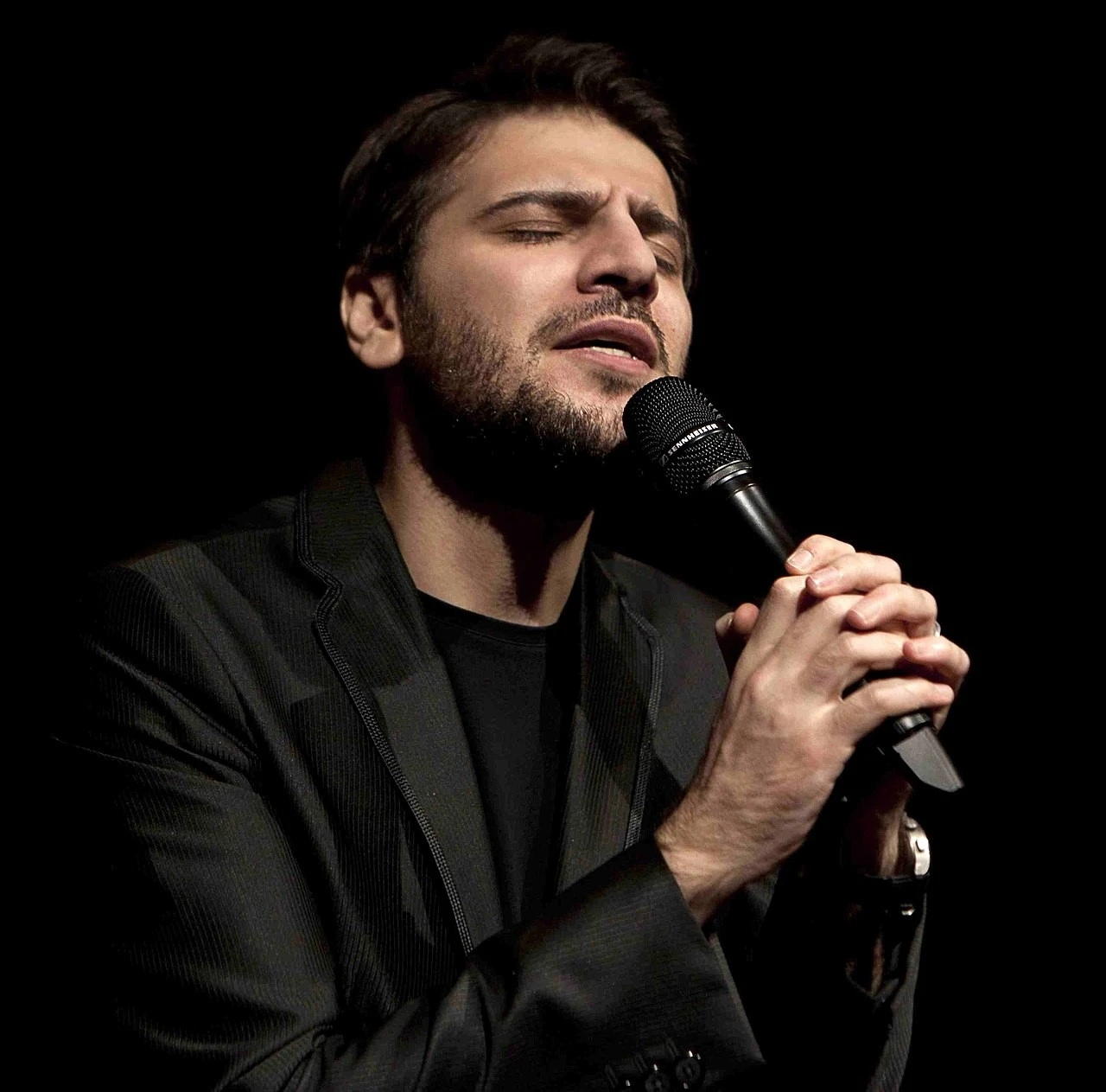 Sami Yusuf yeni alb&uuml;m&uuml; "Ecstasy" ile T&uuml;rkiye&rsquo;de m&uuml;zikseverlerle buluşacak
