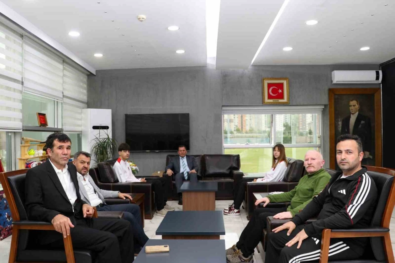 Şampiyon sporculardan Kabakcı&rsquo;ya ziyaret
