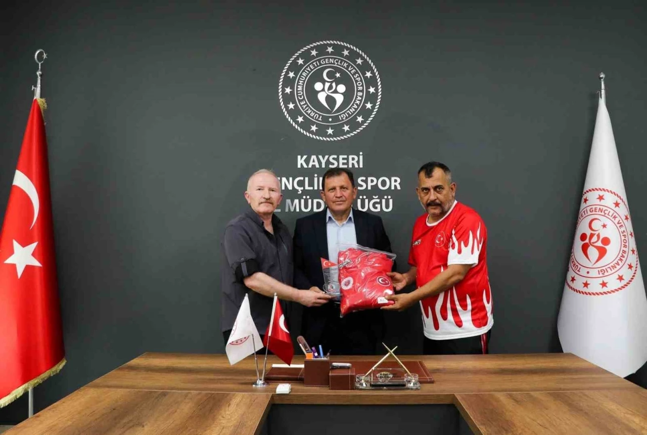 Şampiyon sporculardanKabakcı’ya ziyaret

