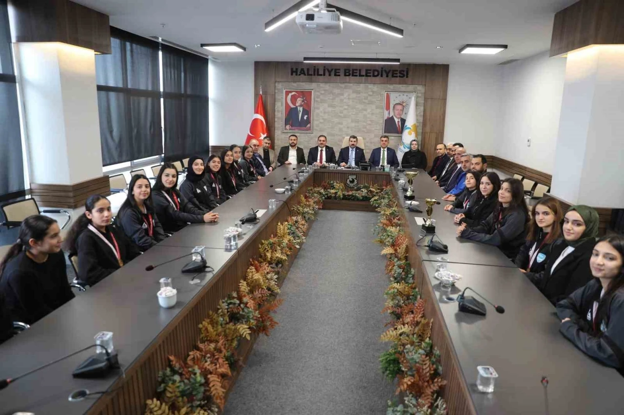 Şampiyon takımdan Canpolat&rsquo;a ziyaret
