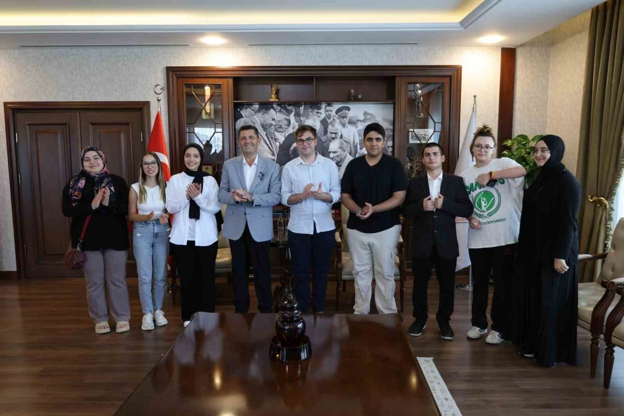 Şampiyonlardan Çekmeköy Belediye Başkanı’na ziyaret

