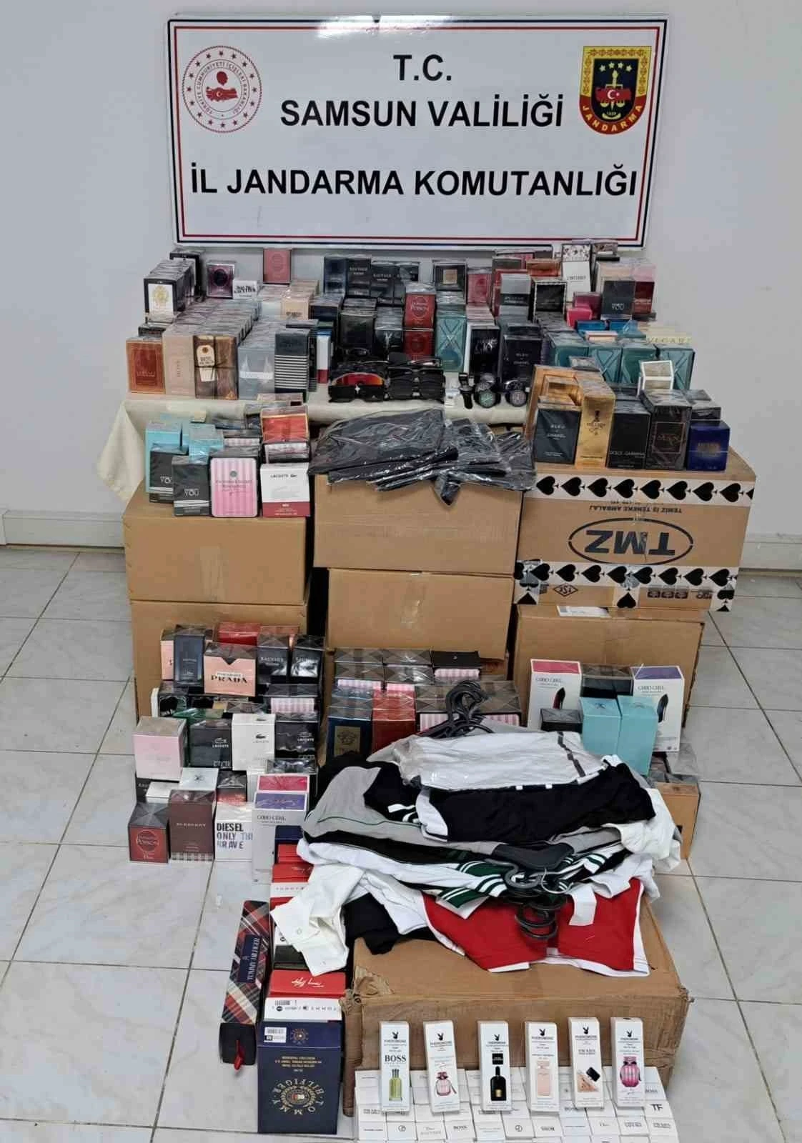 Samsun’da 1 milyon 255 bin liralık kaçak ürün ele geçirildi
