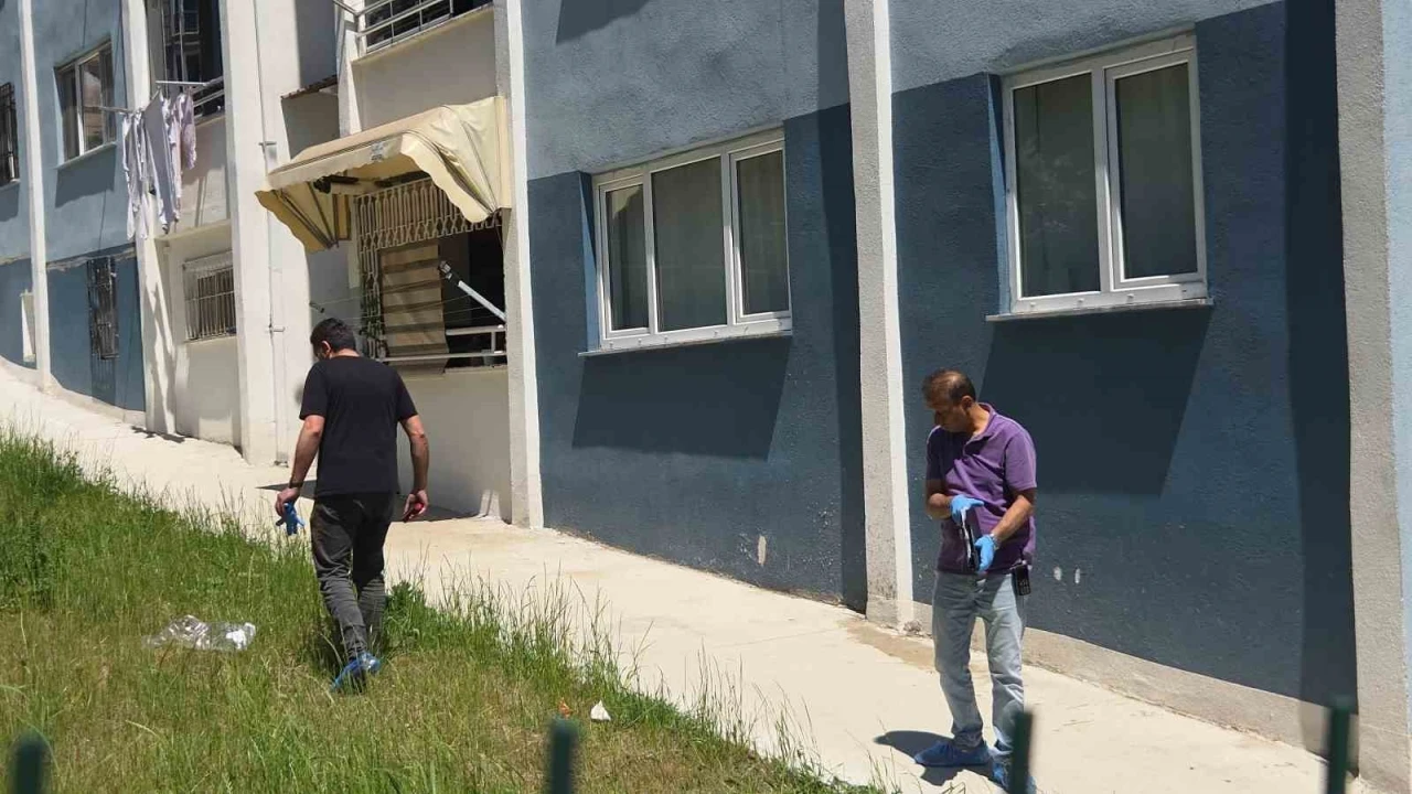Samsun&rsquo;da 11 katlı apartmanın 1&rsquo;nci katından d&uuml;şen adam yaralandı
