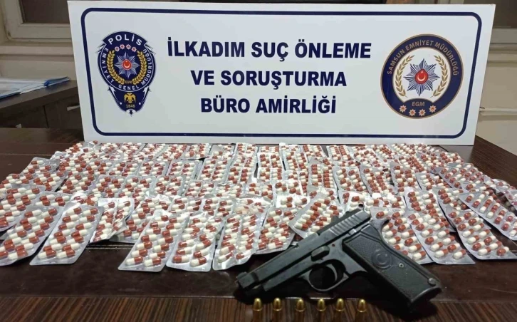 Samsun&rsquo;da 1338 adet sentetik ecza ele ge&ccedil;irildi: 3 g&ouml;zaltı
