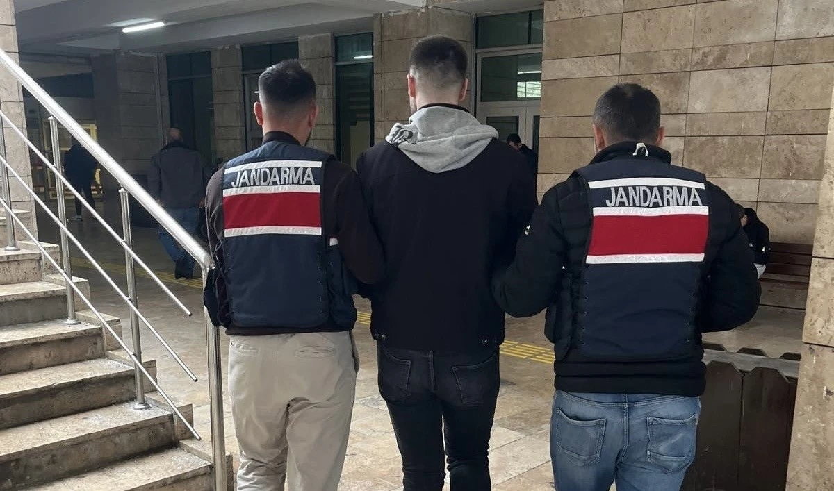 Samsun&rsquo;da 14 yıl hapis cezasıyla aranan dolandırıcı yakalandı
