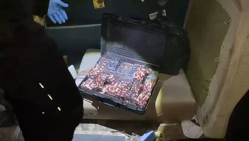 Samsun’da 15 bin 680 adet sentetik ecza ele geçirildi
