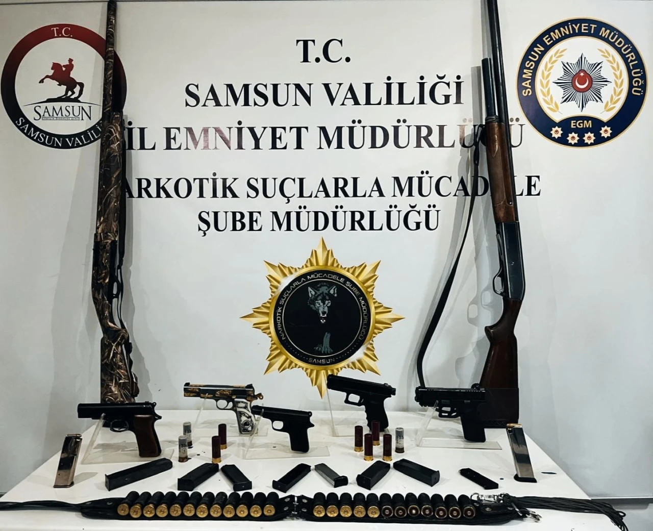 Samsun’da 5 tabanca ele geçirildi: 2 gözaltı
