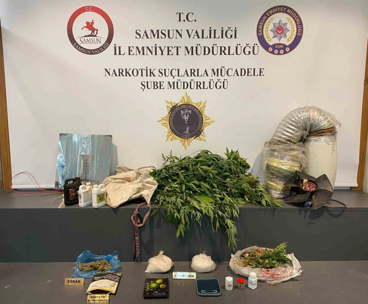 Samsun’da bayramda uyuşturucu operasyonları: 3 kilo metamfetamin ve skunk ele geçirildi
