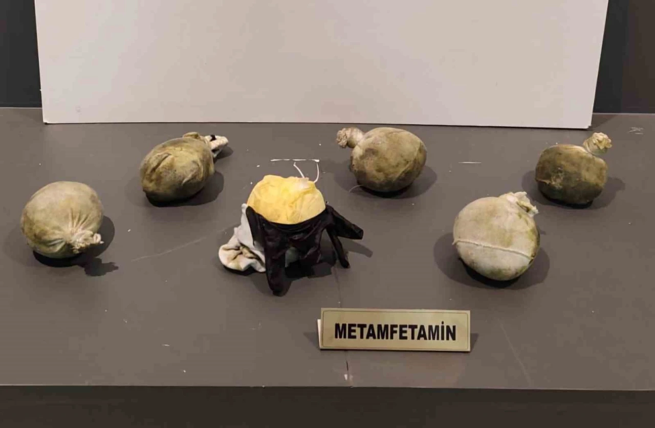 Samsun’da bir araçta 1 kilo metamfetamin ele geçirildi: 3 gözaltı
