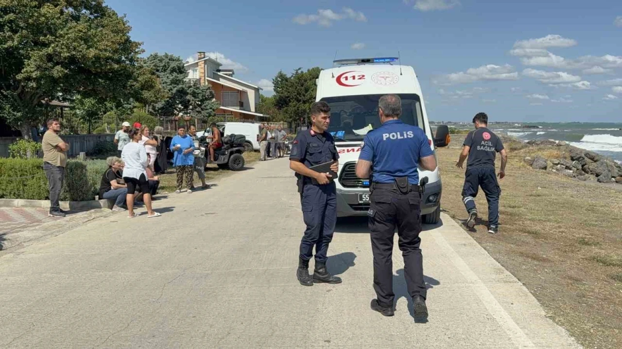 Samsun’da denizde boğulma tehlikesi geçiren yaşlı adam hastanelik oldu