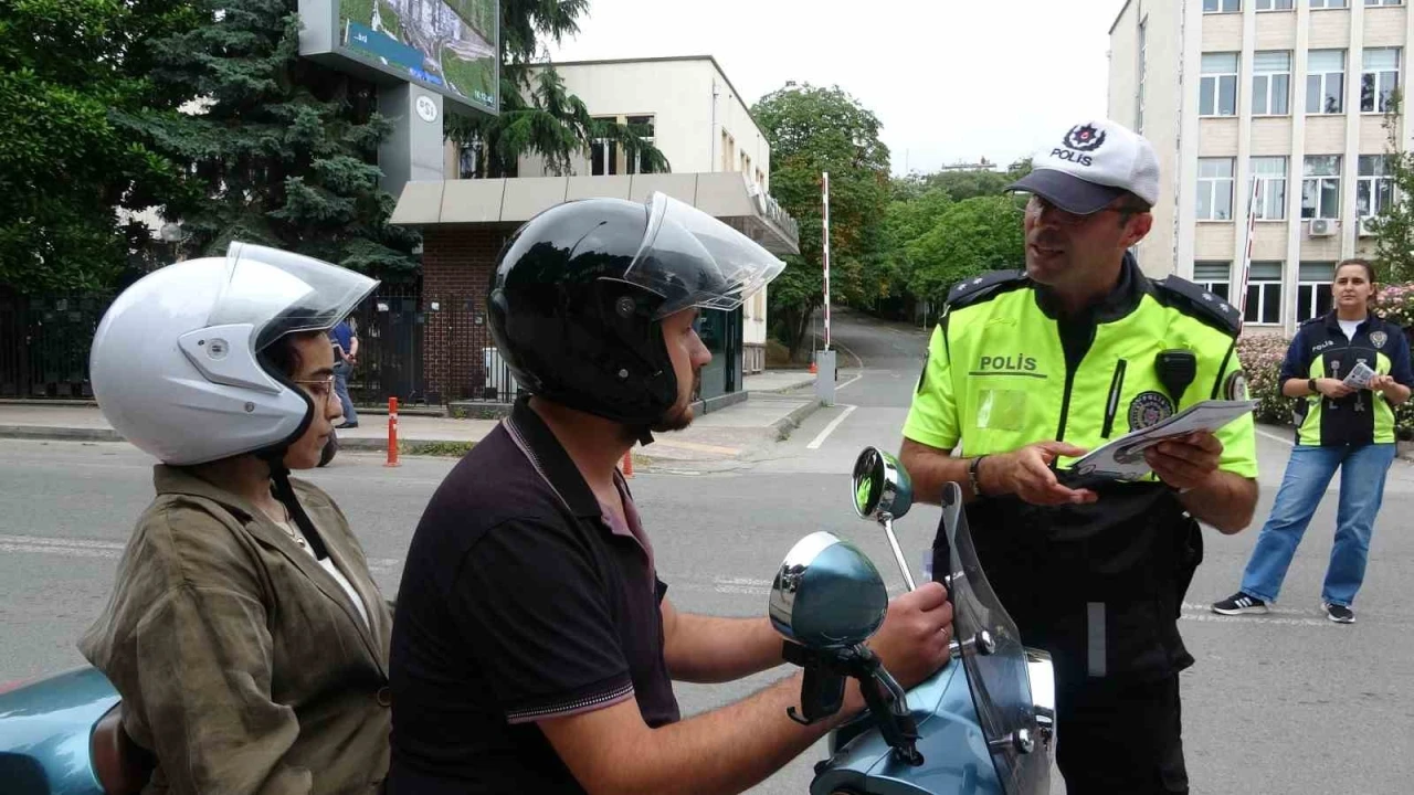 Samsun’da Dünya Motosiklet Günü’nde polislerden sürücülere &quot;güvenli sürüş&quot; uyarısı
