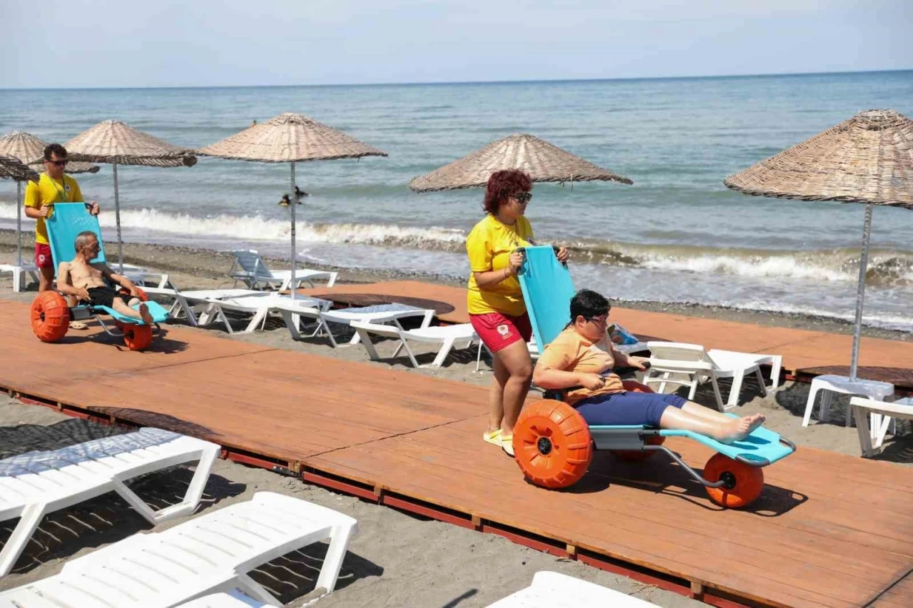 Samsun’da ’Engelsiz Plaj’ ve ’Engelsiz Kafe’ hizmete açıldı

