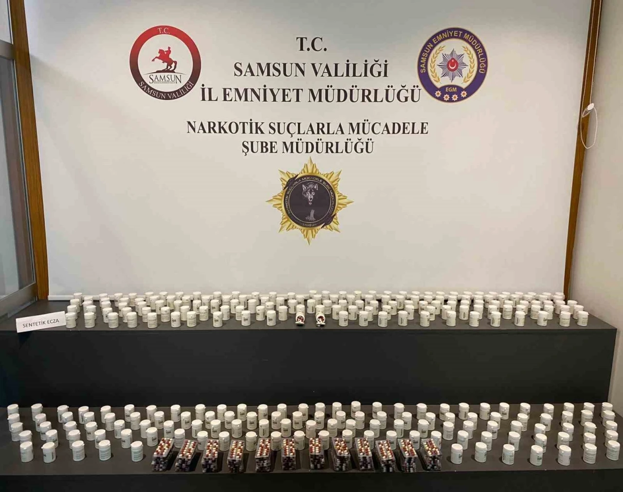 Samsun’da kamyonette 16 bin 800 sentetik ecza ele geçirildi
