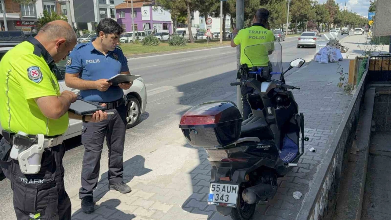 Samsun&rsquo;da motosiklet devrildi: 2 yaralı
