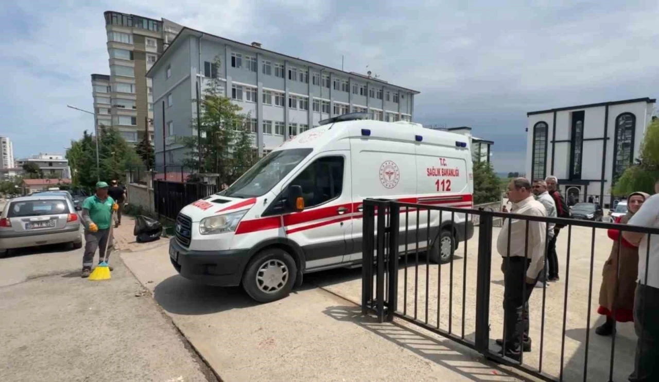 Samsun’da okulda zehirlenme şüphesi: 4 öğrenci hastaneye kaldırıldı
