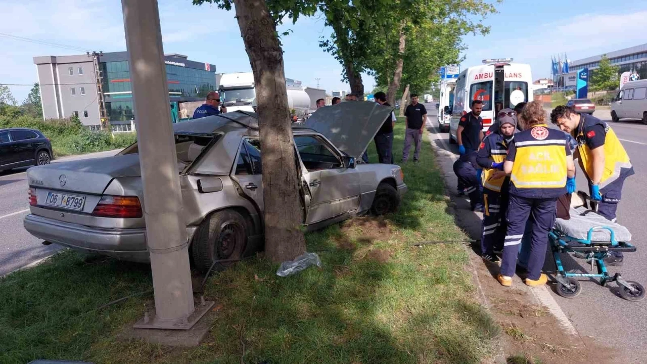 Samsun’da otomobil önce tıra, ardından ağaca çarptı: 1 yaralı
