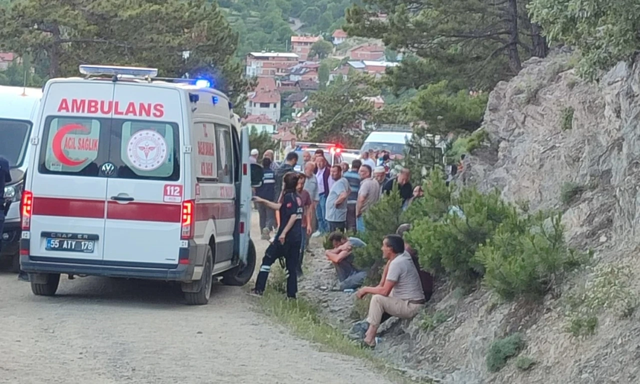 Samsun&rsquo;da trakt&ouml;r u&ccedil;uruma yuvarlandı: 1 &ouml;l&uuml;, 1 yaralı
