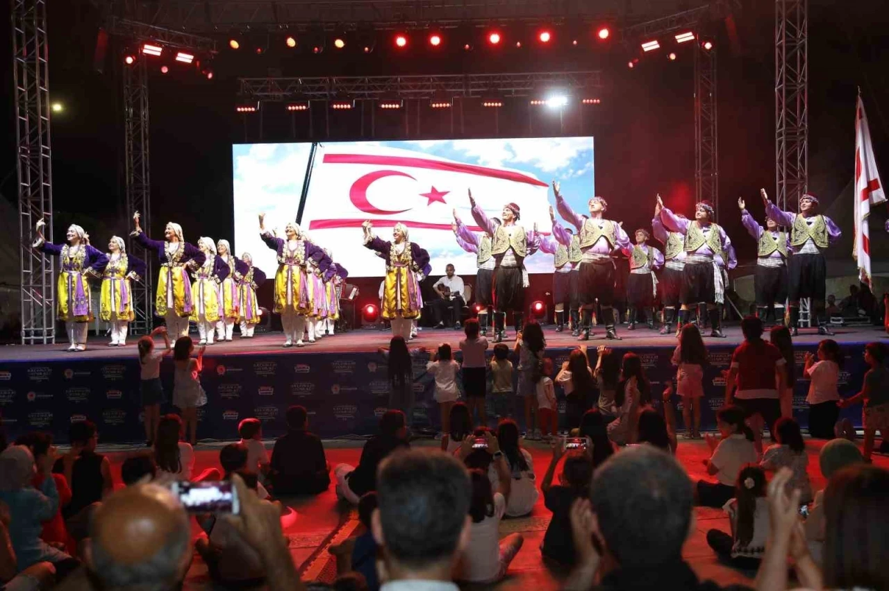 Samsun’da ’Uluslararası Halk Oyunları Festivali’ coşkusu
