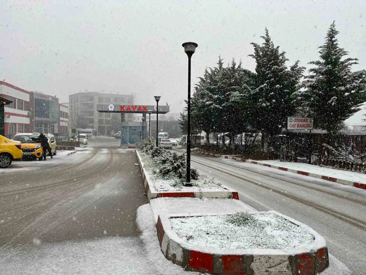Samsun&rsquo;un Kavak il&ccedil;esi beyaza b&uuml;r&uuml;nd&uuml;
