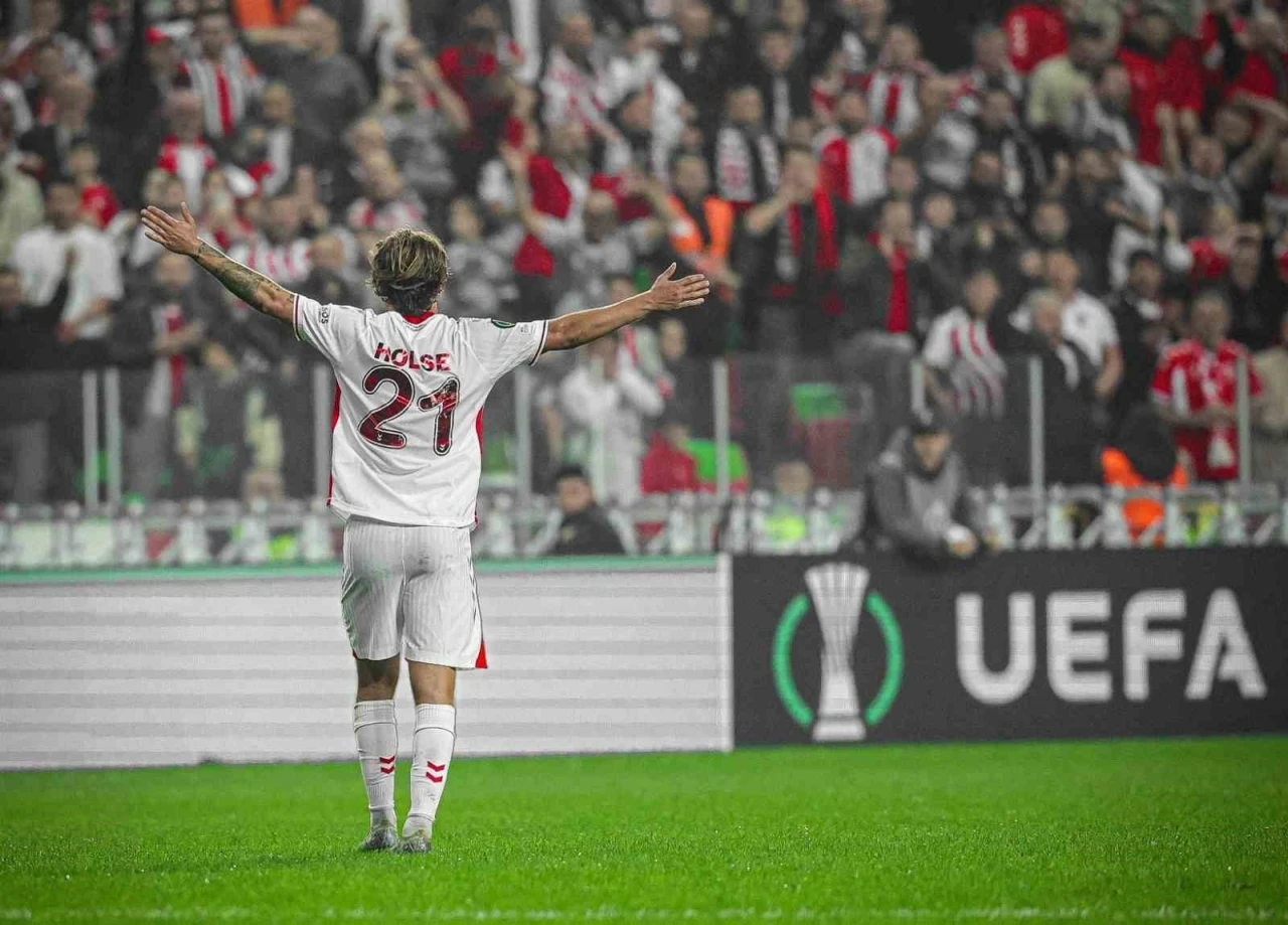 Samsunspor&rsquo;da yaprak d&ouml;k&uuml;m&uuml; s&uuml;r&uuml;yor: Holse&rsquo;ye veda edildi
