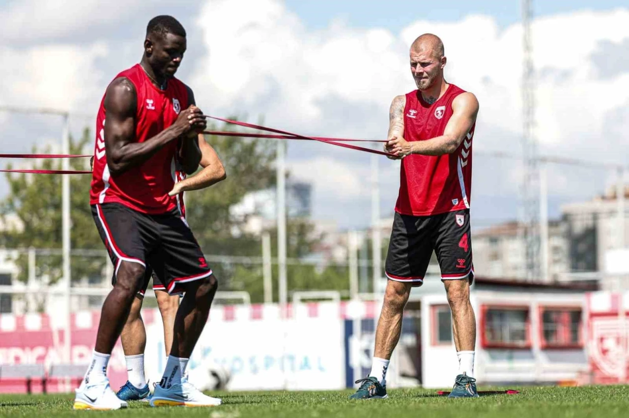 Samsunspor g&uuml;&ccedil; depoluyor
