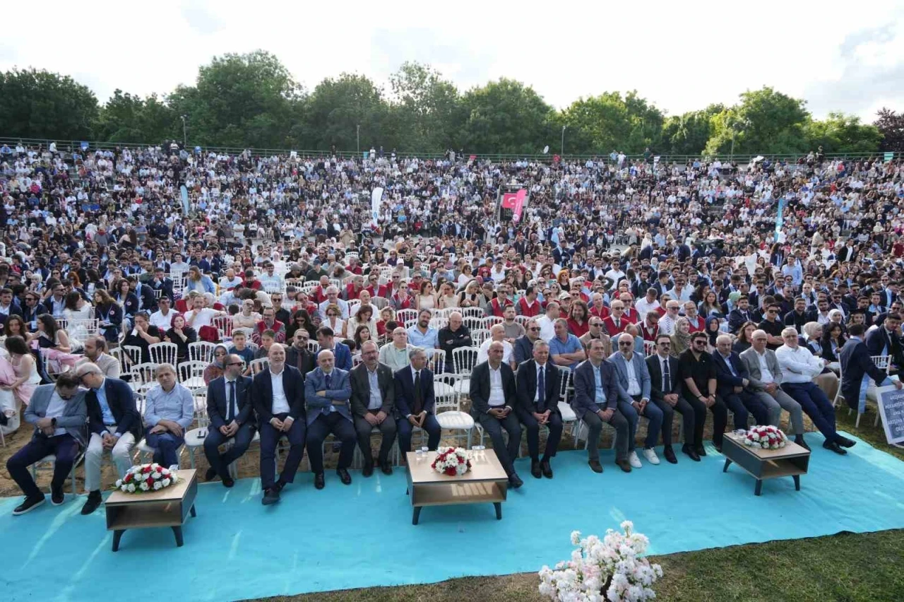 SAM&Uuml;&rsquo;de 616 &ouml;ğrencinin mezuniyet heyecanı
