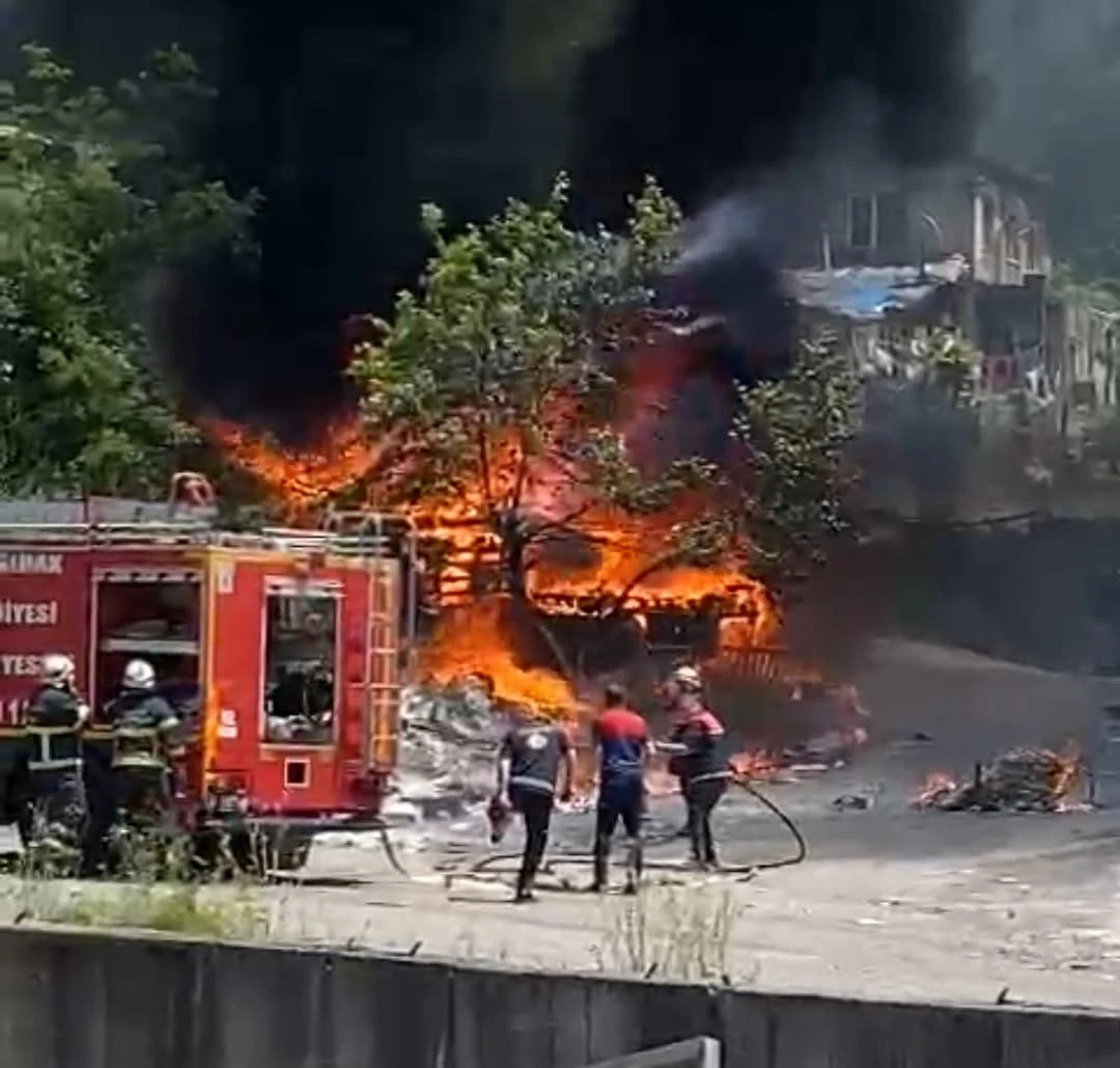 Sanayi sitesinde korkutan yangın
