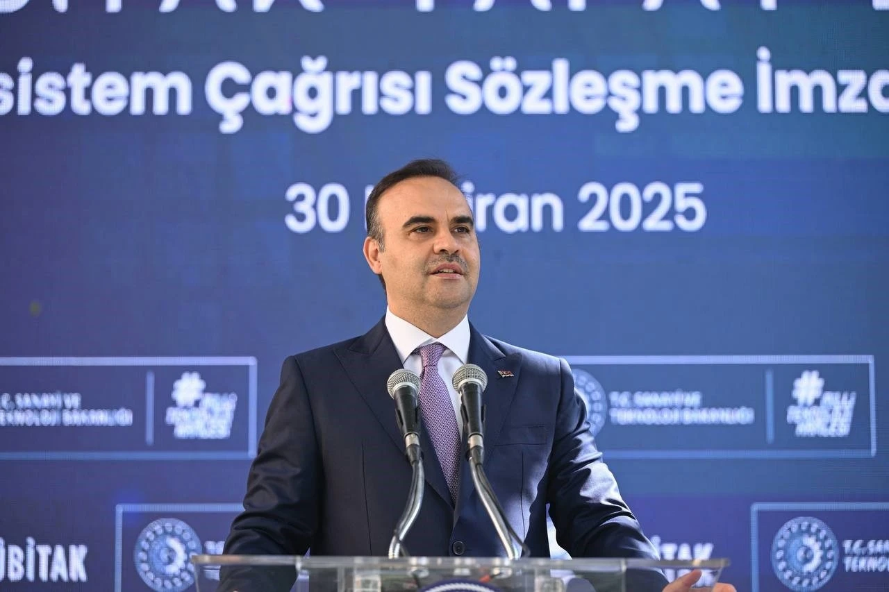 Sanayi ve Teknoloji Bakanı Kacır: &quot;Yapay zeka teknolojilerinin üretim süreçlerinde kullanımını yaygınlaştıracağız&quot;
